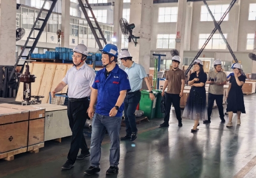 南通市工信局副局长邵伟一行莅临南通市电站阀门有限公司调研指导